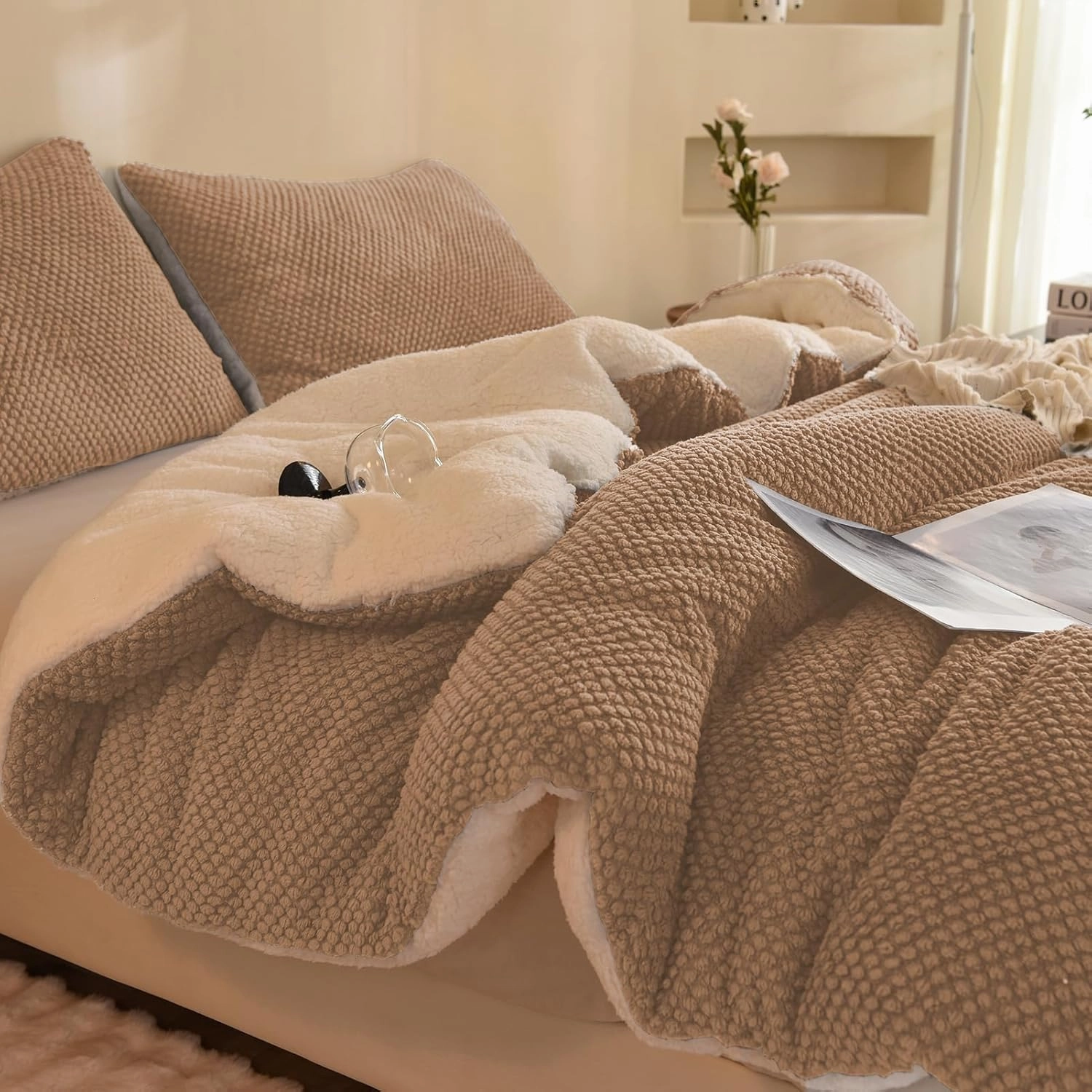 3D Jacquard Design Comforter Set, Luxury Cozy Sherpa Fur Plush 3-Pieces Ultra-Soft Warm Sets Bedding with 2 Pillowcases (Queen Size 90"x90", Beige)