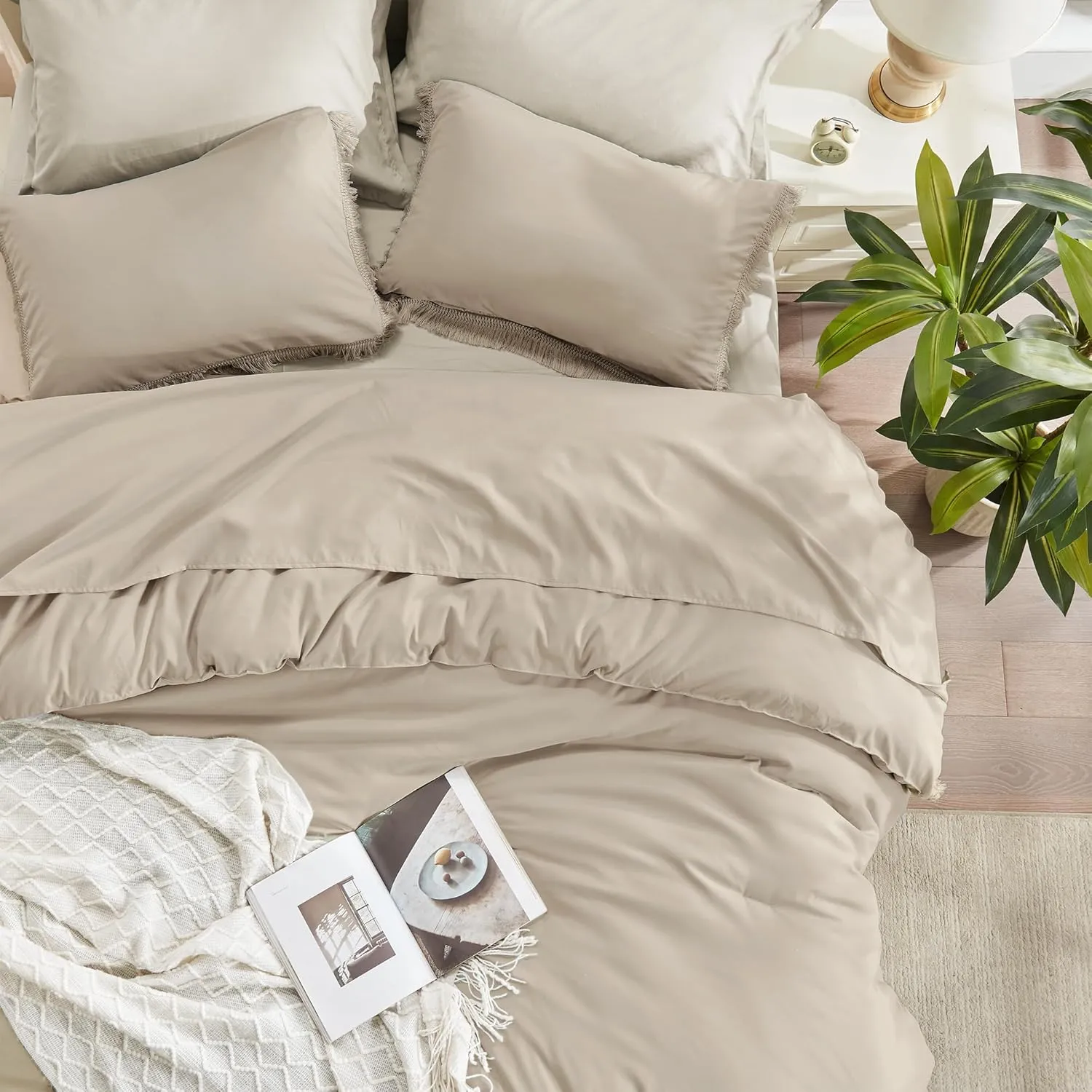 Andency Oatmeal Comforter Set Full Size, 3 Pieces Boho Tassel Lightweight Bedding Comforter Sets, All Season Soft Fluffy Fringe Bed Set (79x90In Comforter & 2 Pillowcases)