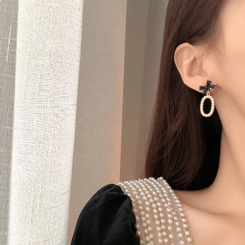 Bow Pearl Oval Earrings
