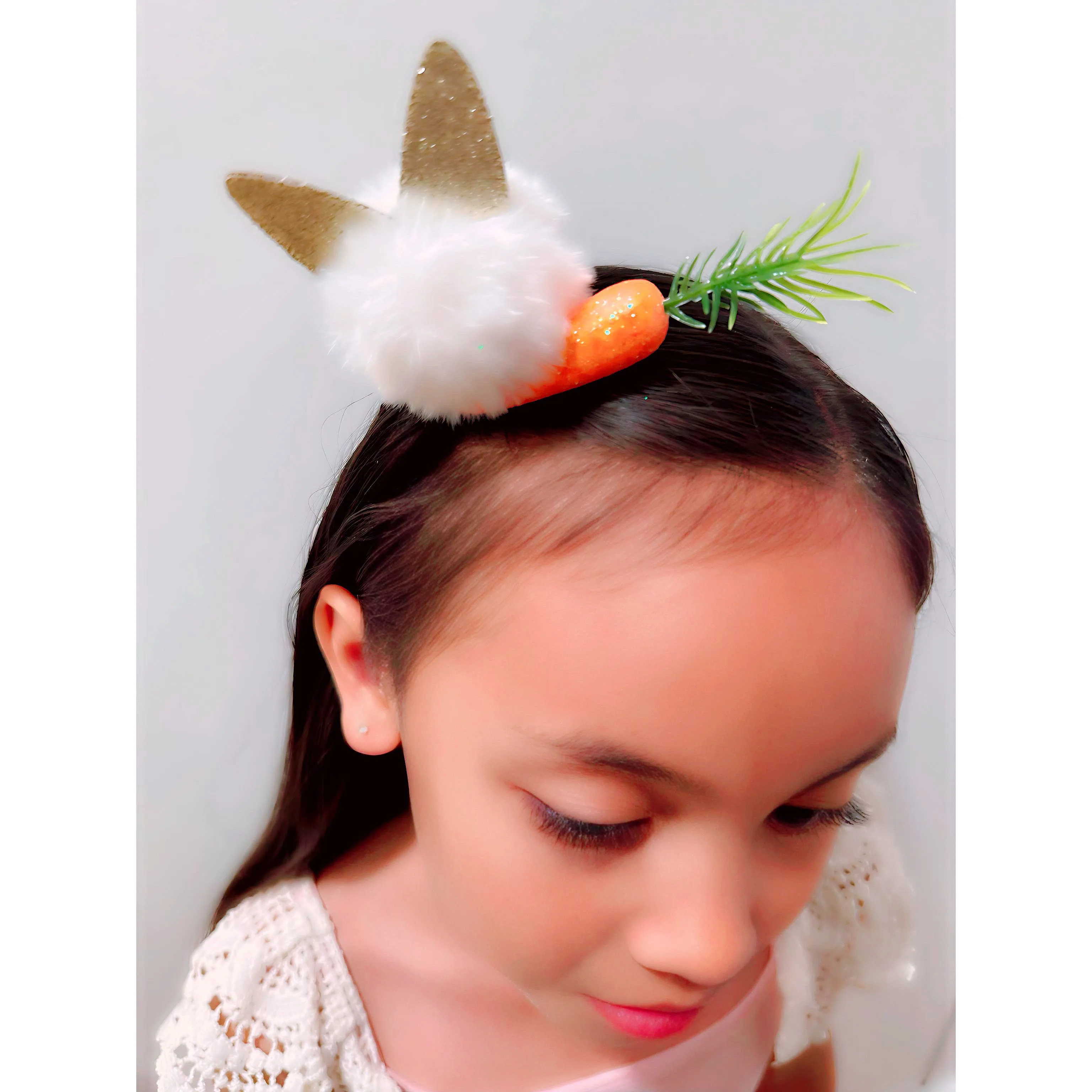 Bunnys and Carrots Clip - White