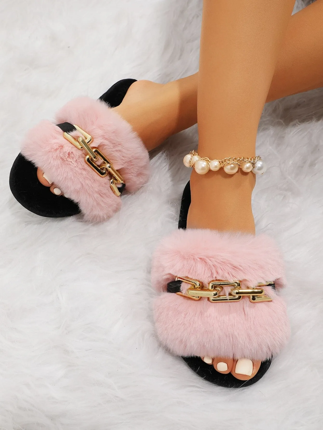 Chain Decor Fluffy Bedroom Slippers