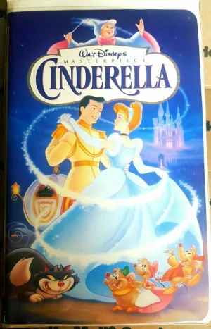Cinderella (Walt Disney's Masterpiece) [VHS]