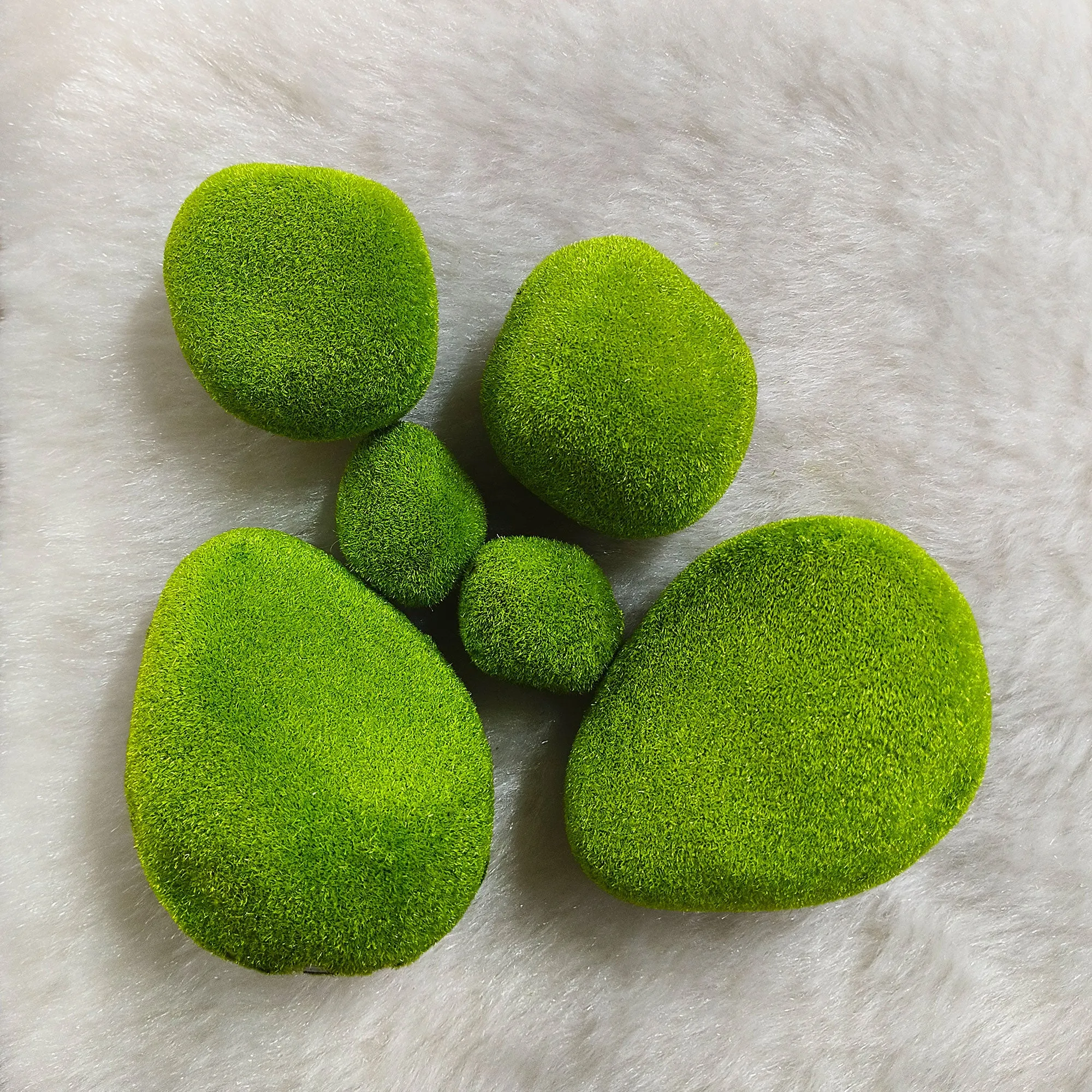 FAUX MOSS PEBBLES