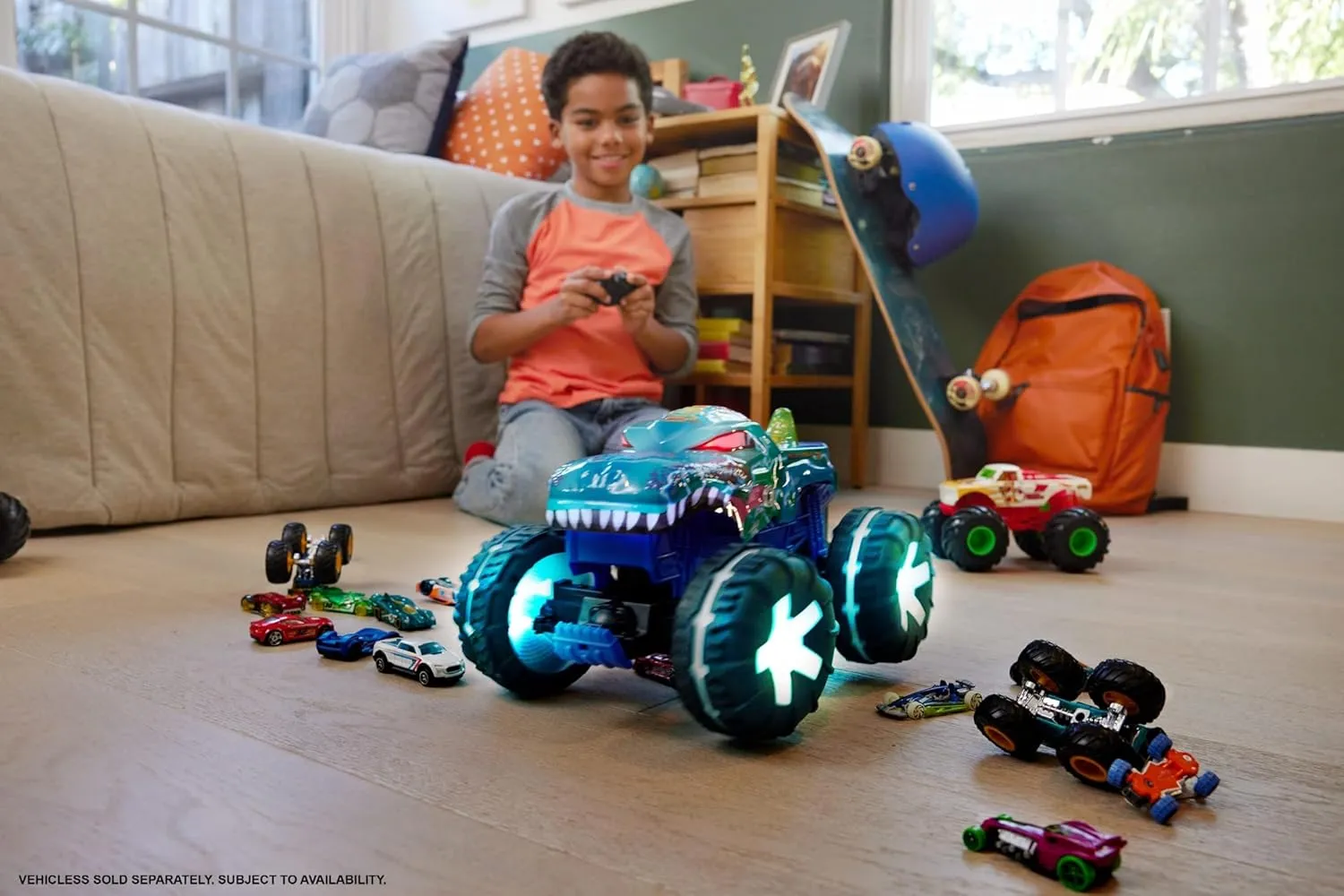 Hot Wheels Toy Truck Monster Trucks RC, Oversized Remote-Control Mega-Wrex Alive in 1:15 Scale, 3 Modes of Play with Interactive Lights & Sounds