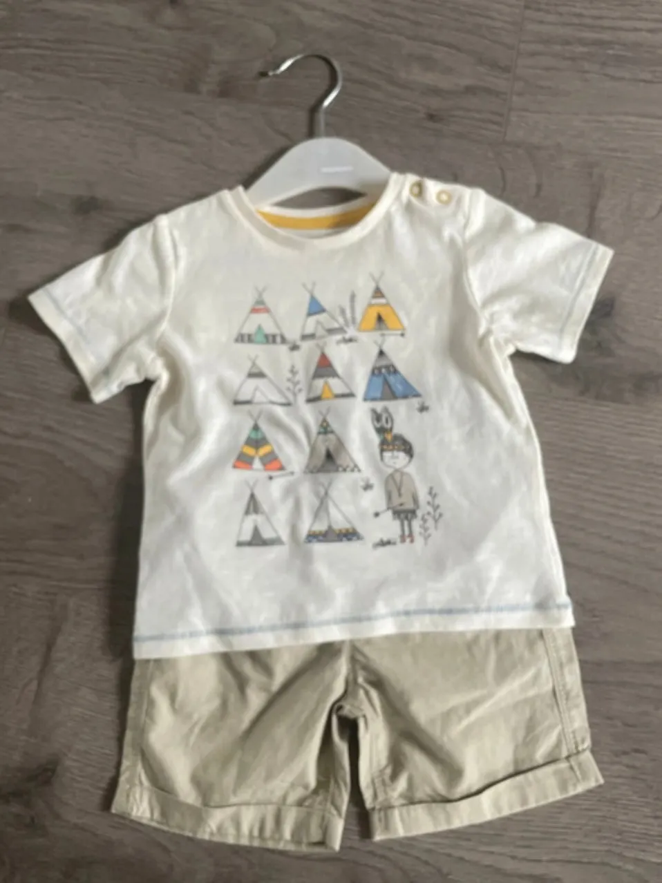 Shorts and T Shirt Set (9-12mths)